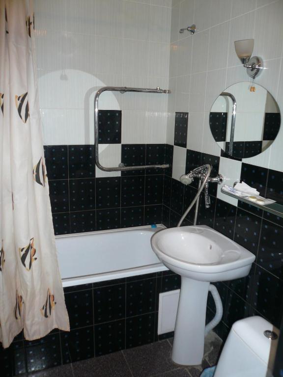 Hotel Gostiniy Dvor Vínnytsia Habitación foto