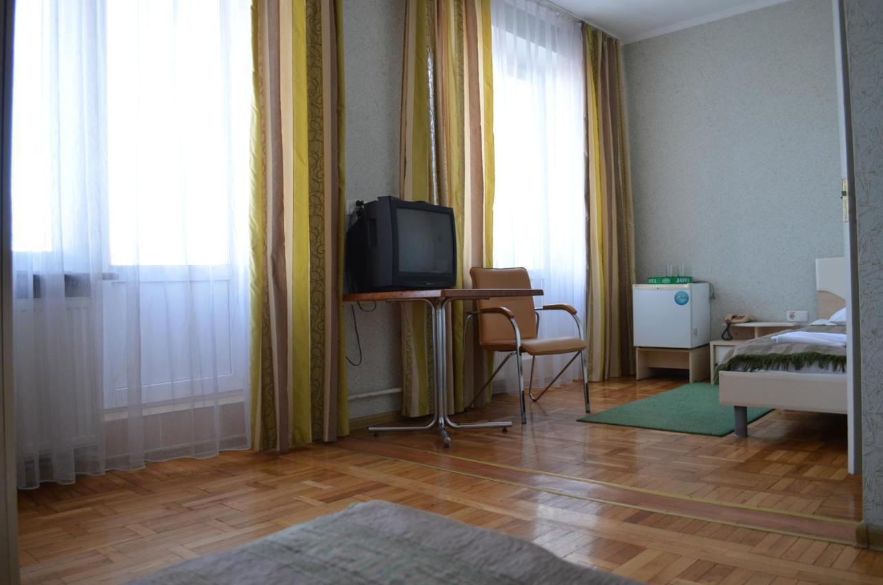 Hotel Gostiniy Dvor Vínnytsia Exterior foto