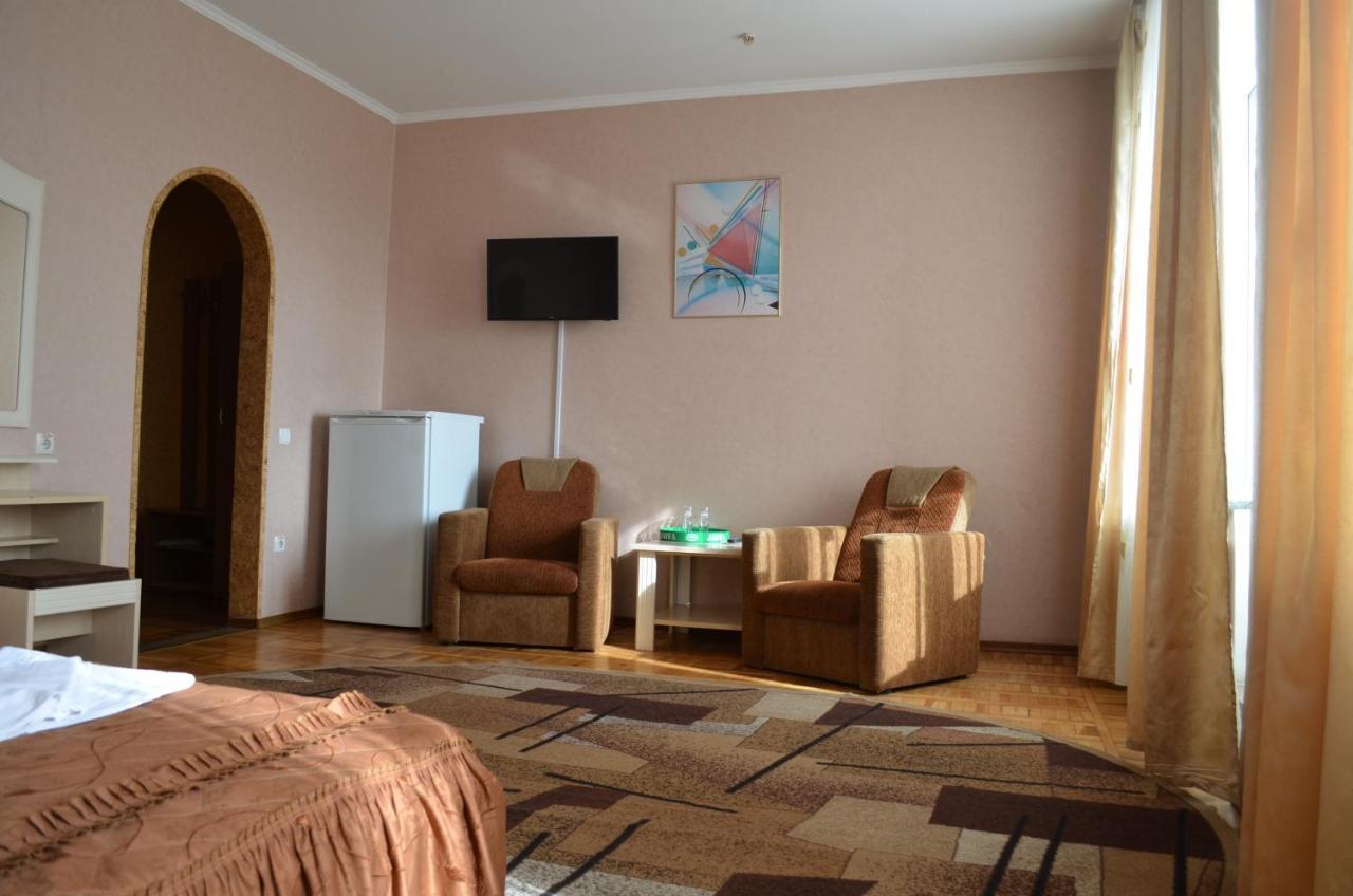 Hotel Gostiniy Dvor Vínnytsia Exterior foto