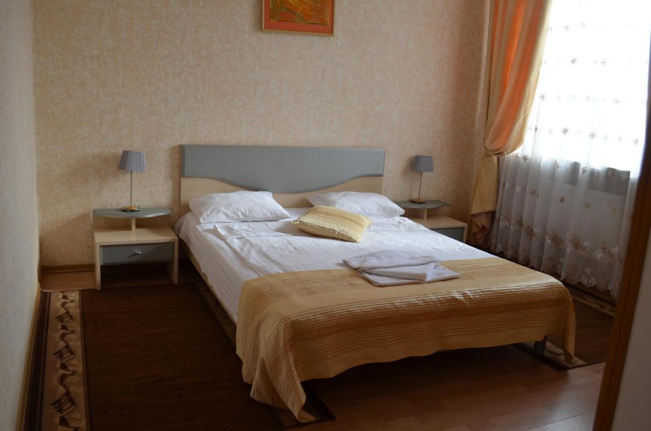 Hotel Gostiniy Dvor Vínnytsia Exterior foto
