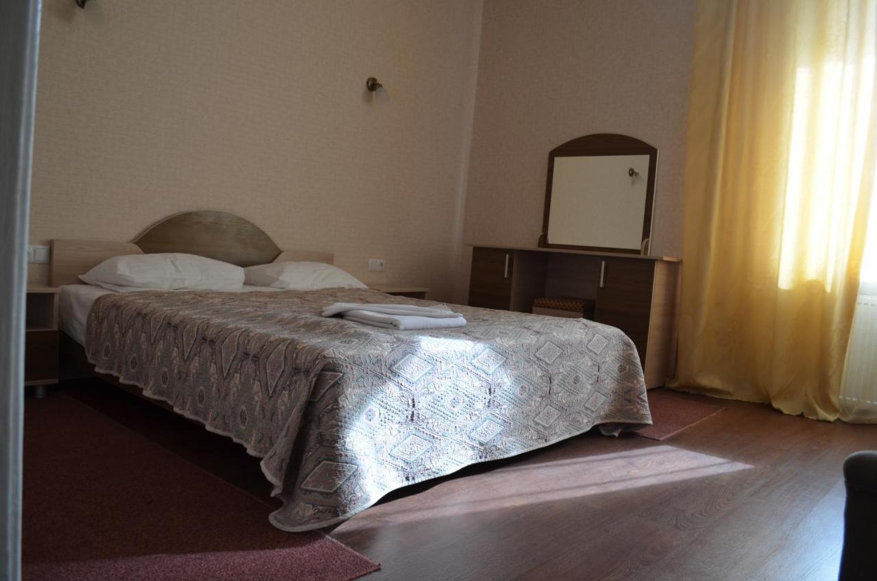Hotel Gostiniy Dvor Vínnytsia Exterior foto